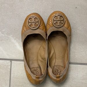 Tory Burch Caroline Nude Patent Leather Logo Ballet Flats